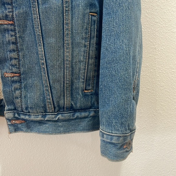Levi's Denim Sherpa Trucker Jacket - Picture 4 of 7